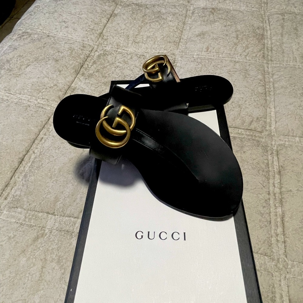 Black Gucci sandals leather size 6 with tags and box and receipt